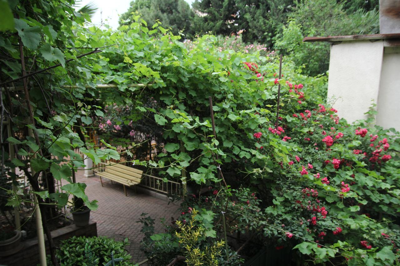 Guesthouse Different Tiflis Exterior foto