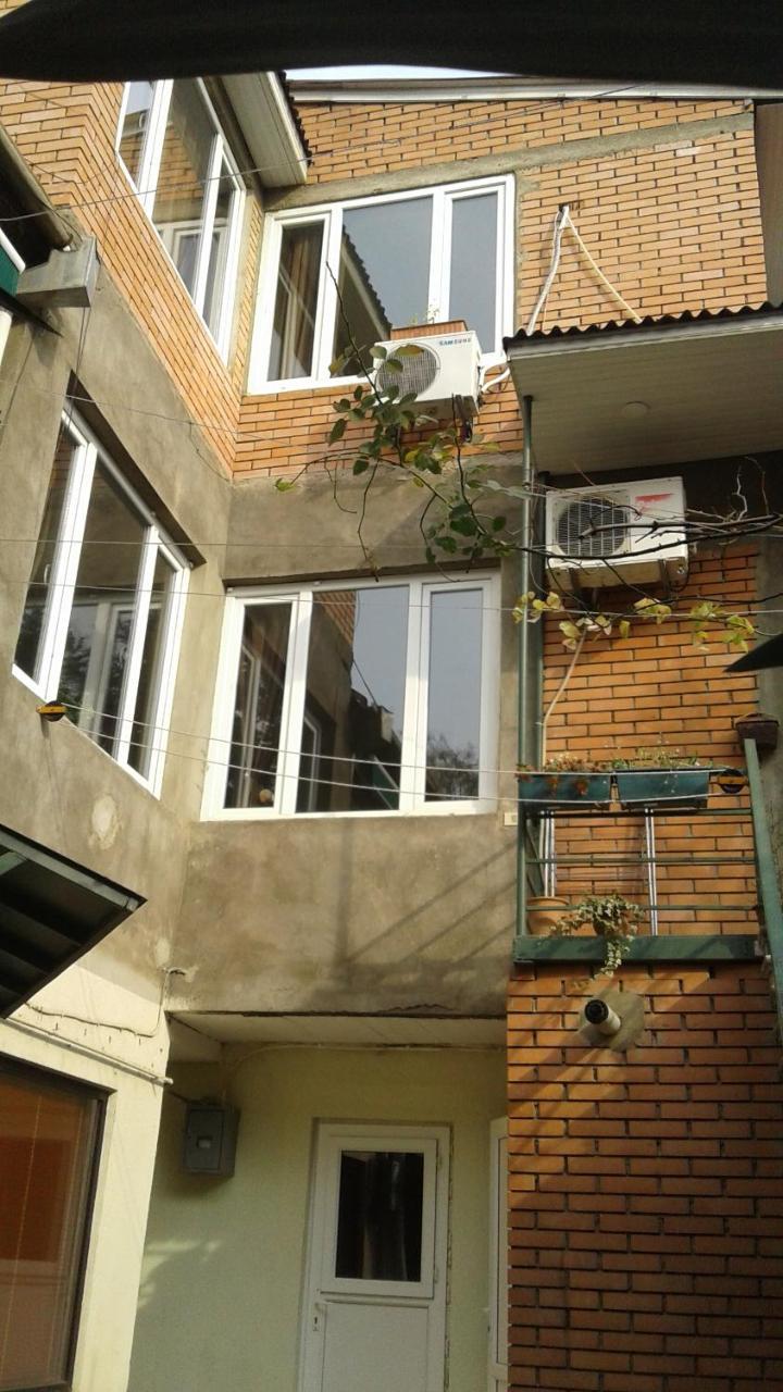 Guesthouse Different Tiflis Exterior foto