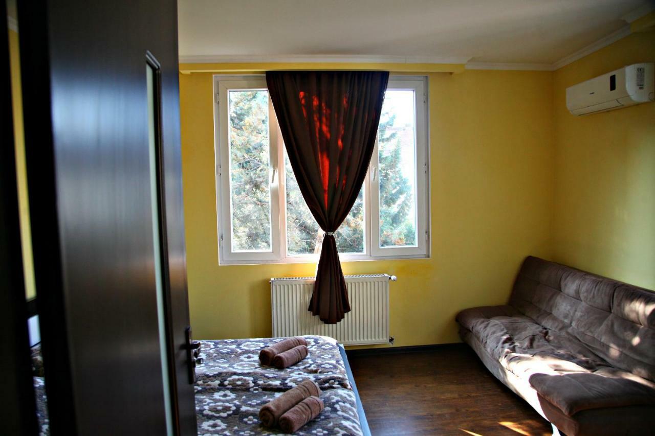 Guesthouse Different Tiflis Exterior foto