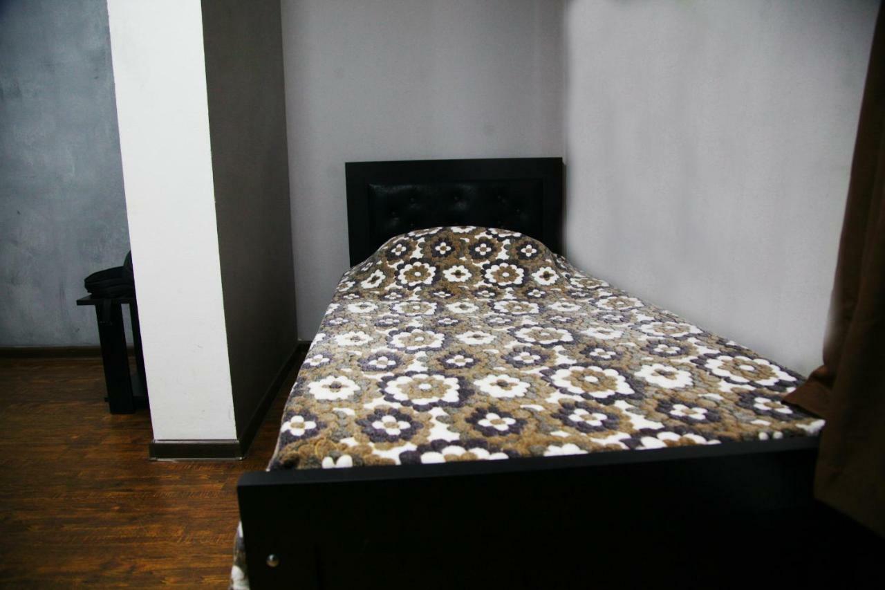 Guesthouse Different Tiflis Exterior foto