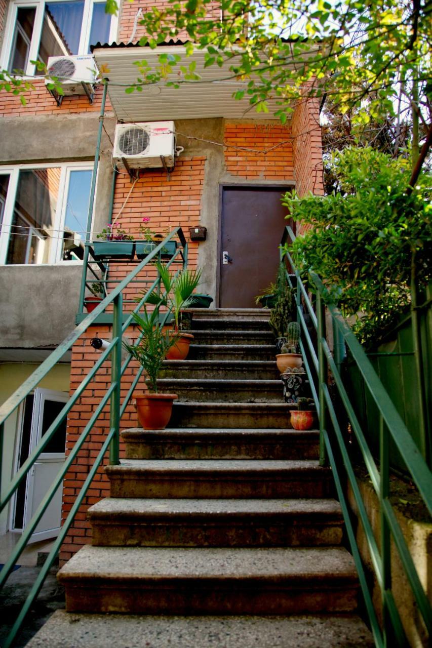 Guesthouse Different Tiflis Exterior foto