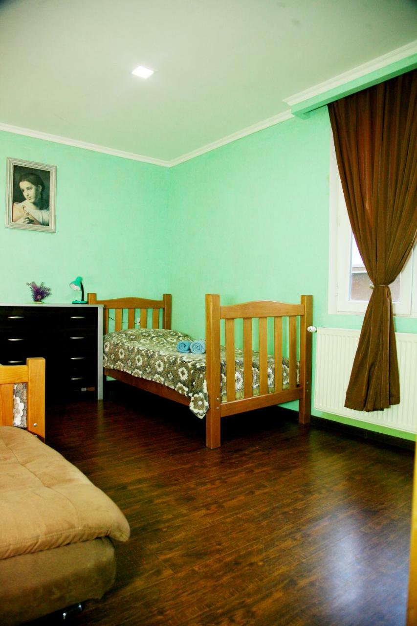 Guesthouse Different Tiflis Exterior foto