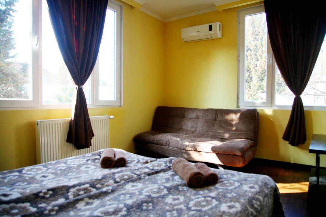Guesthouse Different Tiflis Exterior foto