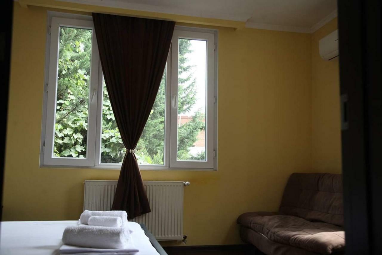 Guesthouse Different Tiflis Exterior foto